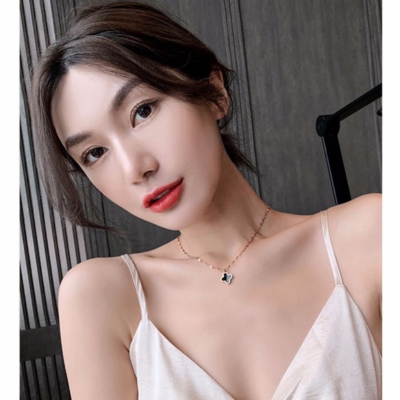 💎BOGO‼️ Clover leaf Double Side Rose Gold Necklace women jewelry - Picture 6 of 11